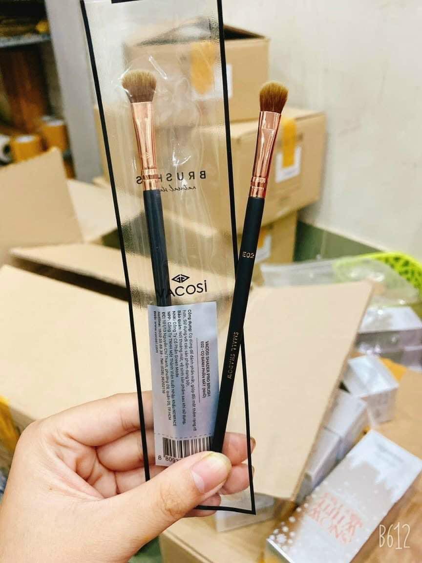 Vacosi Cọ Phủ Và Tán Phấn Mắt Shader Pro Brush E02