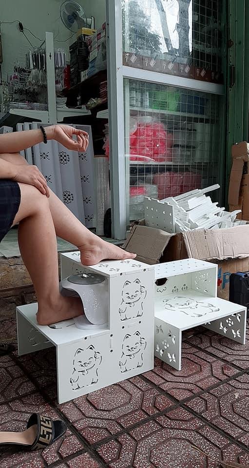 kệ để chân có ngăn kéo  để chân khi làm móng