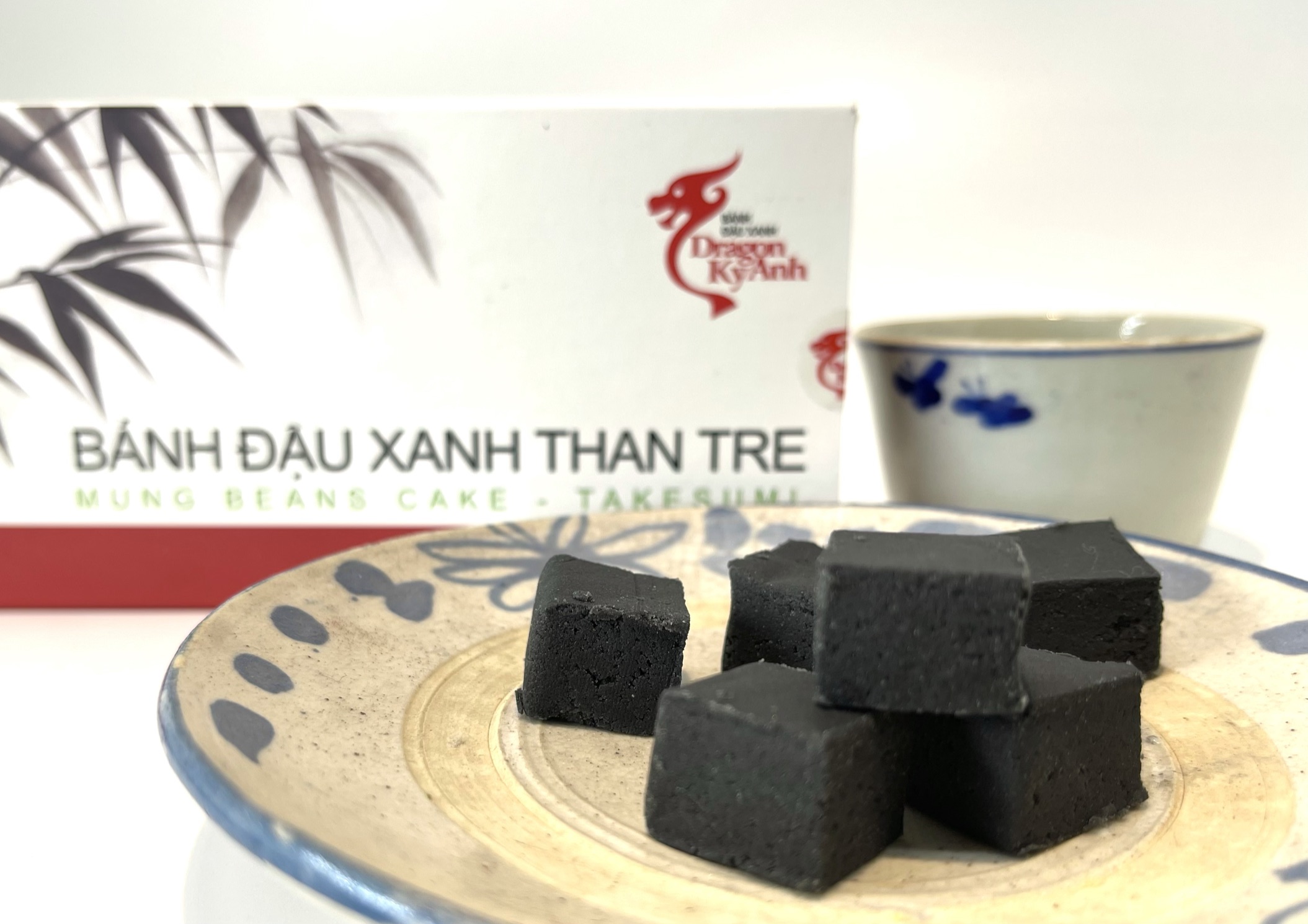 Bánh đậu xanh tinh than tre