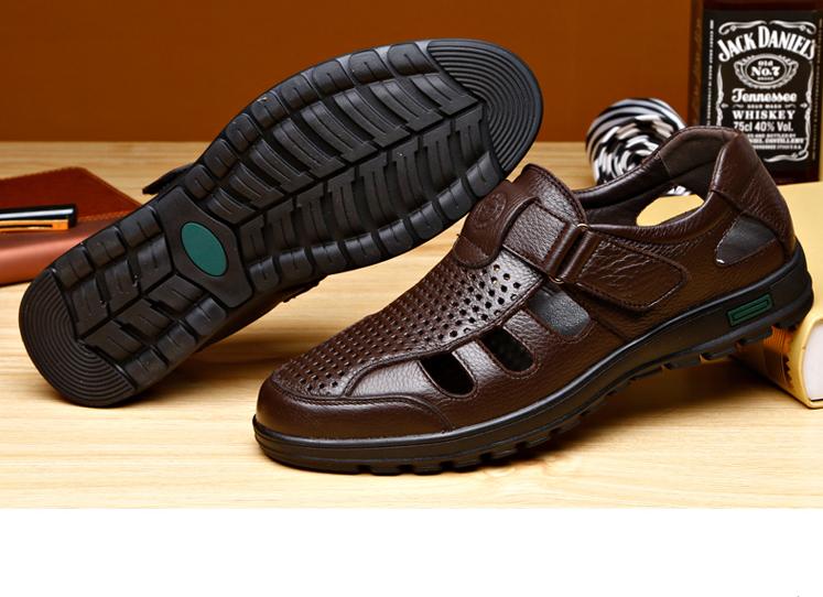Giày sandal dành cho người trung niên