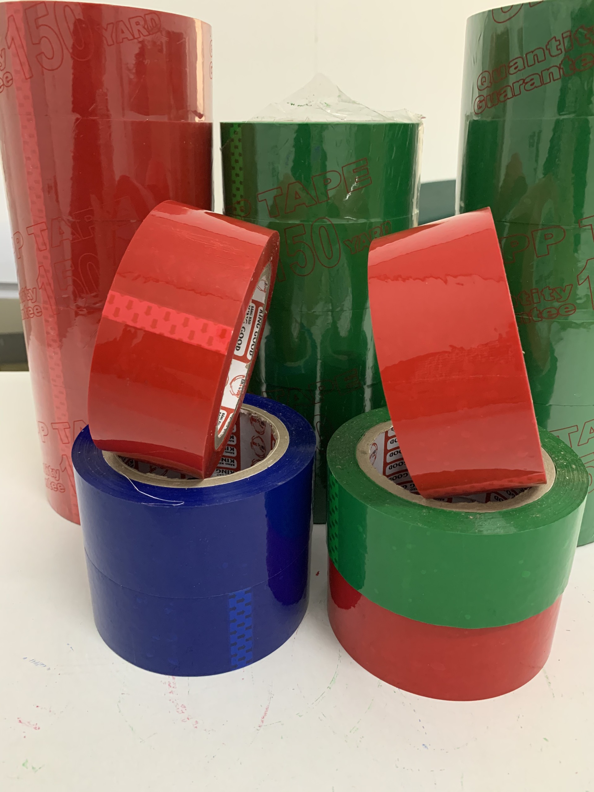 Cuộn băng keo gói hàng nhiều màu loại 150 Yard AD12