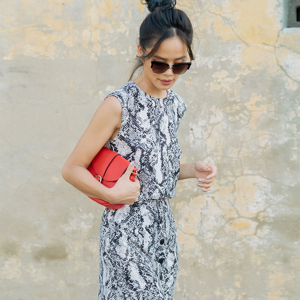 Áo Lụa Xám Modern Meets Heritage