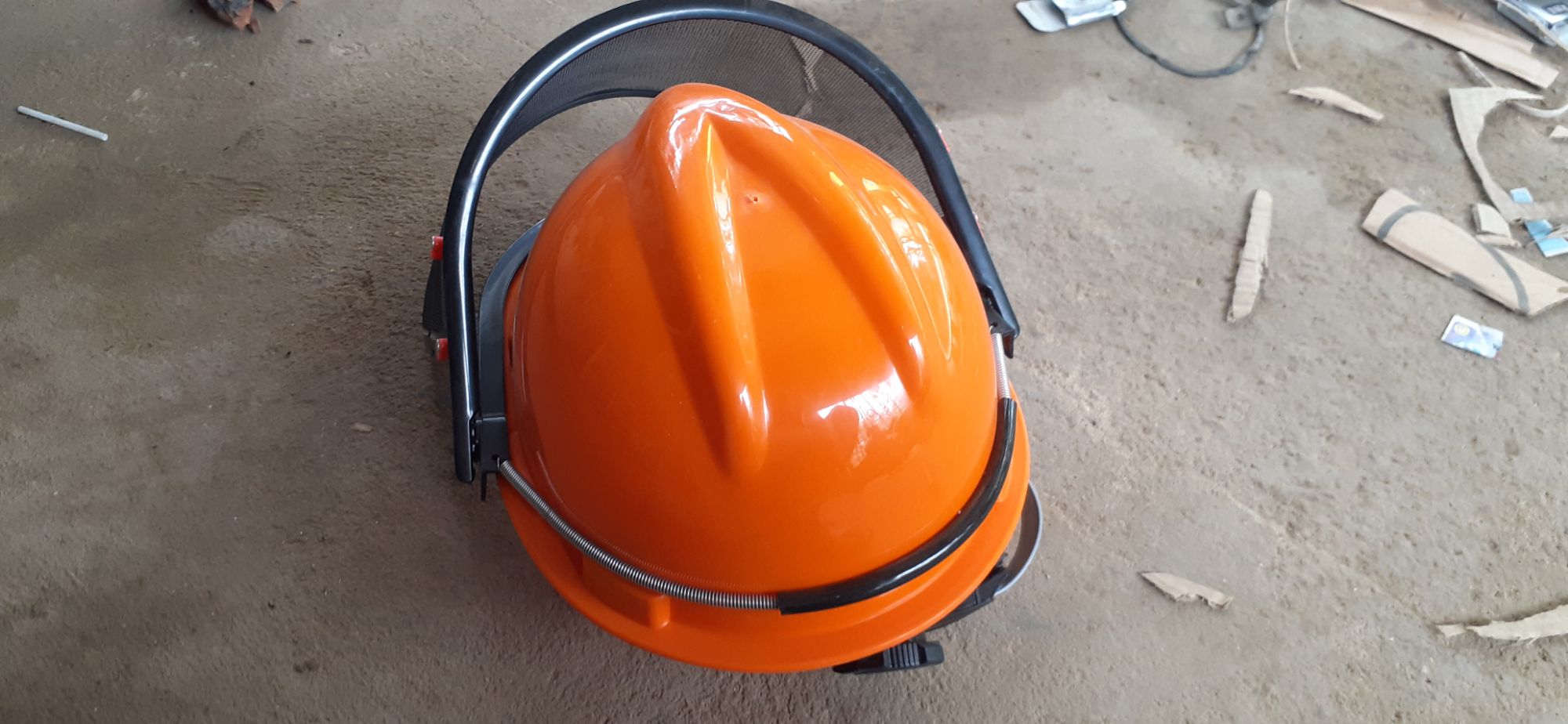 mũ lưới bảo hộ phát cỏ