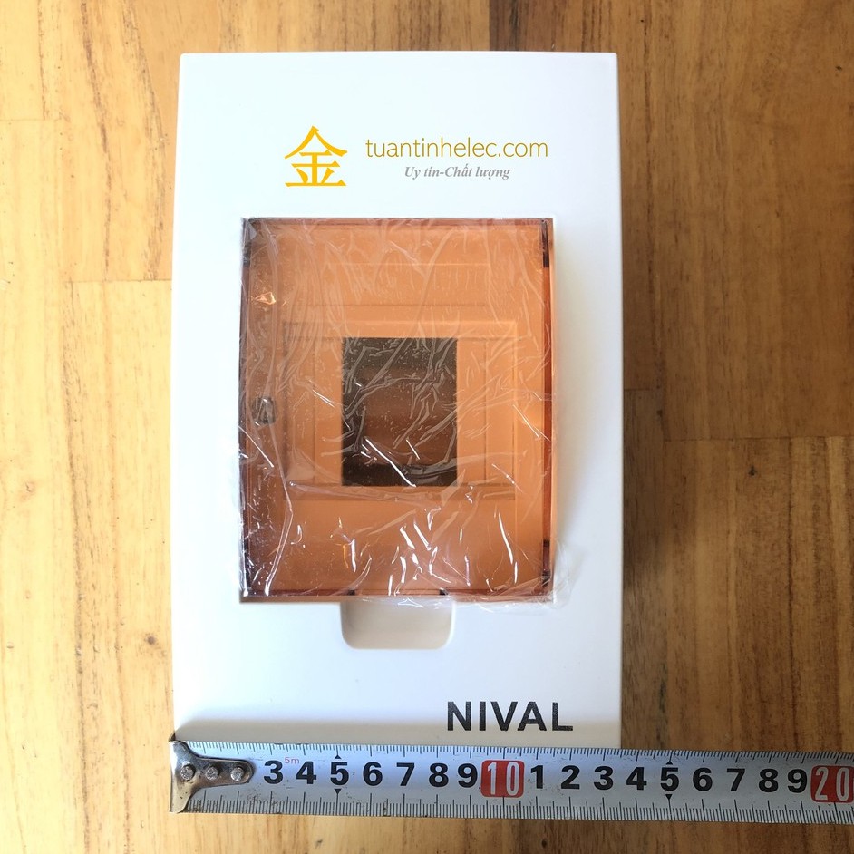 Tủ điện âm tường mặt nhựa Nival