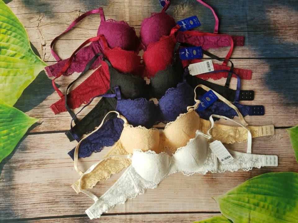 Boya 522B Women's Thin Molded Lace Bra with Horizontal Cups and Underwire