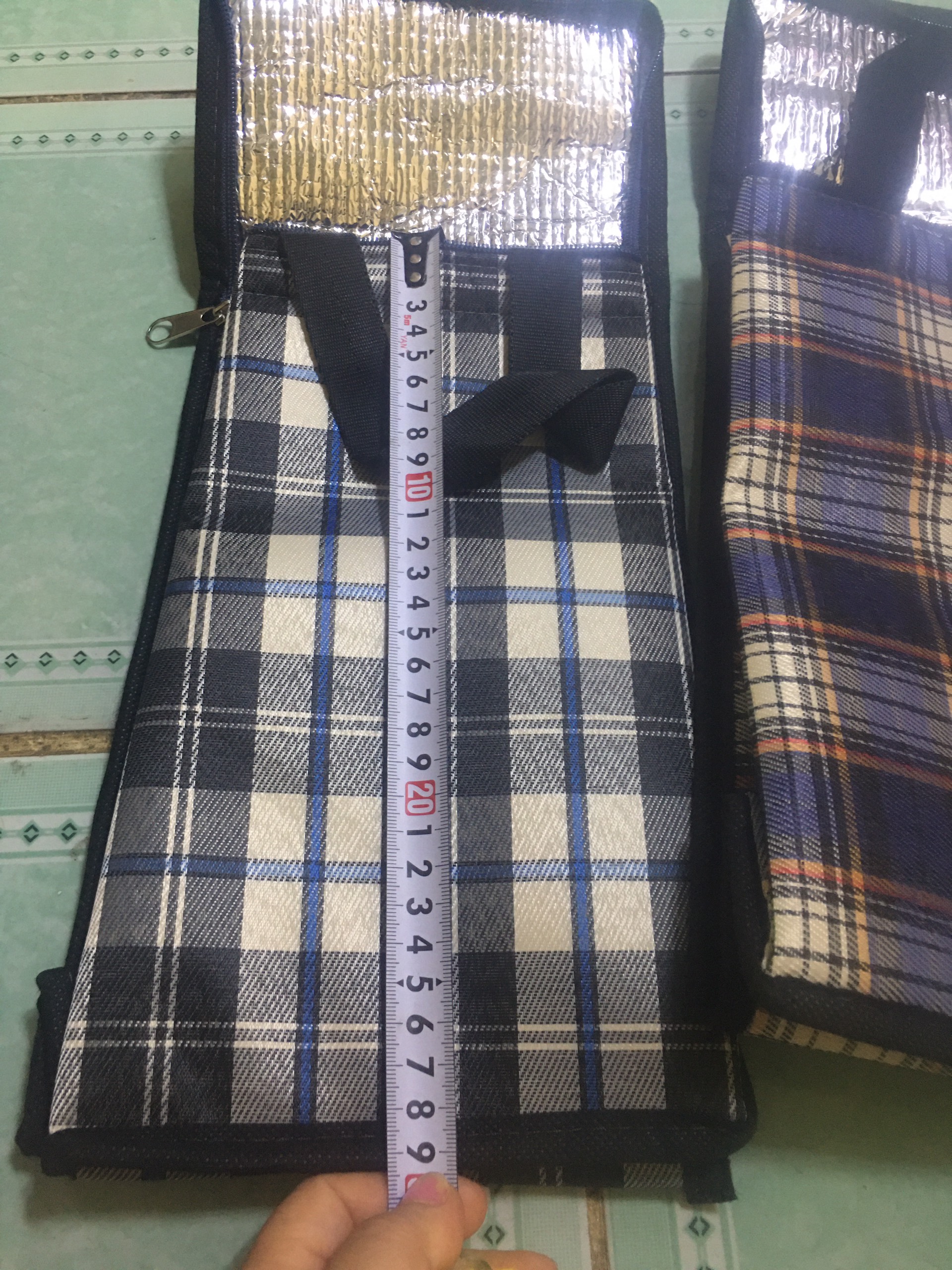 Túi giữ nhiệt đựng cà mèn 4 ngăn (dài 19 x Cao 30 x Rộng 13cm) / 3 ngăn (dài 20 x  cao 27 x Rộng 17cm)