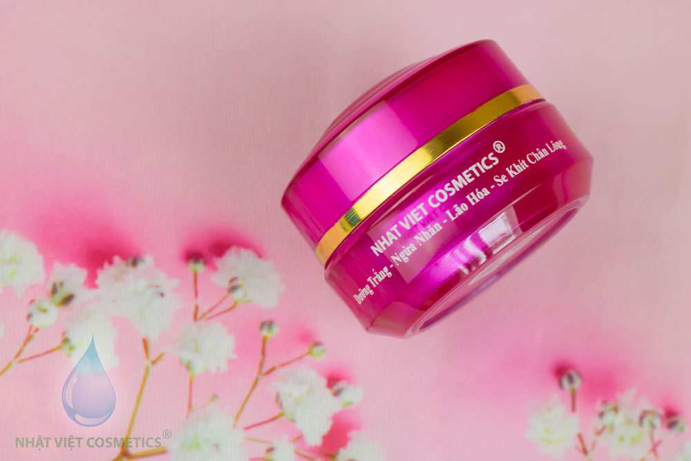 Kem dưỡng trắng, Ngừa nhăn, Ngăn lão hóa, Se khít lỗ chân lông Trà xanh và Serum NHẬT VIỆT COSMETICS - 13g