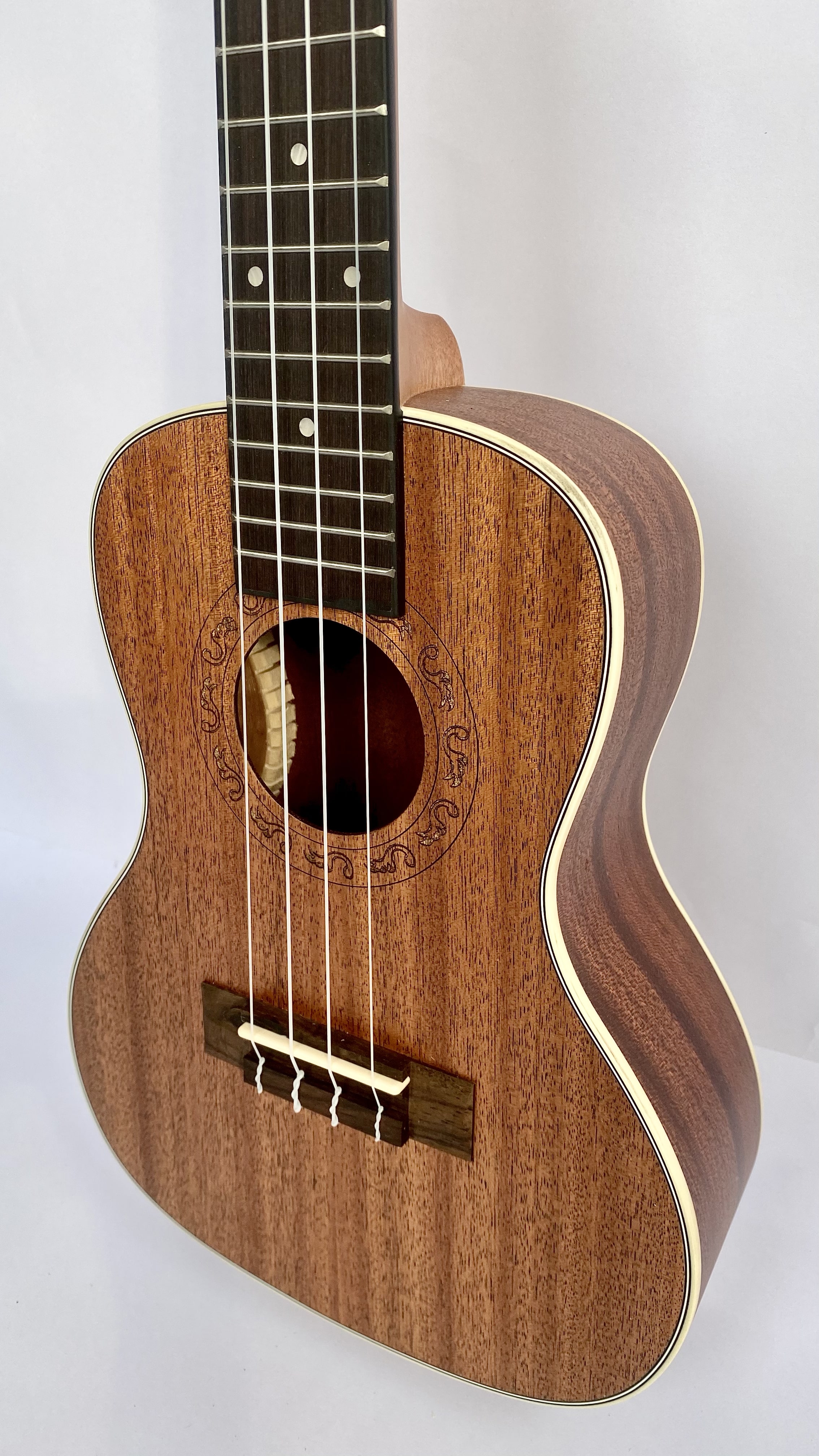 ĐÀN UKULELE TENOR GỖ KOA SIZE 26 INCH Gửi Bạn Bè