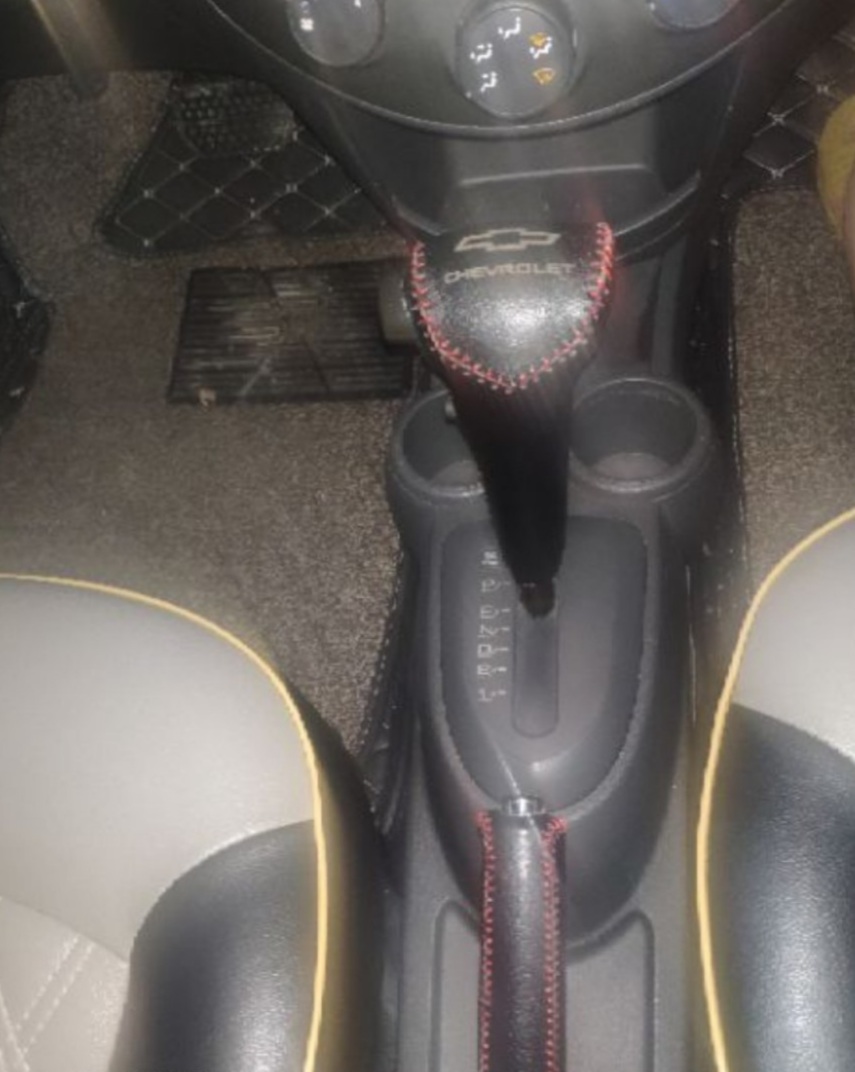 Bọc da cần số xe Chevrolet Spark tự động (AT) bằng da bò 100%