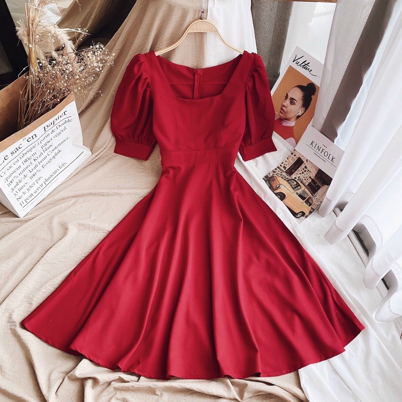 Đầm đỏ cổ vuông tay lỡ