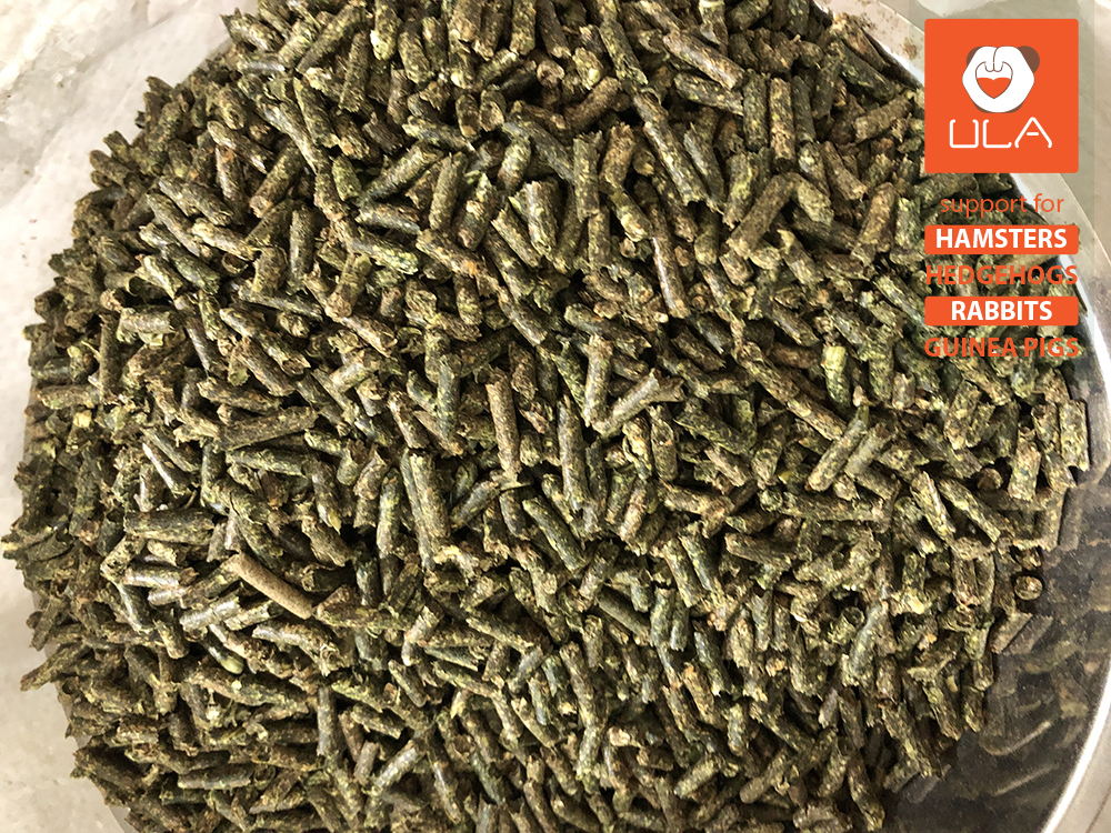 1KG Cỏ nén linh lăng (Alfalfa) size 0.3cm cho gà đá, thỏ,bọ... -Ula Pets