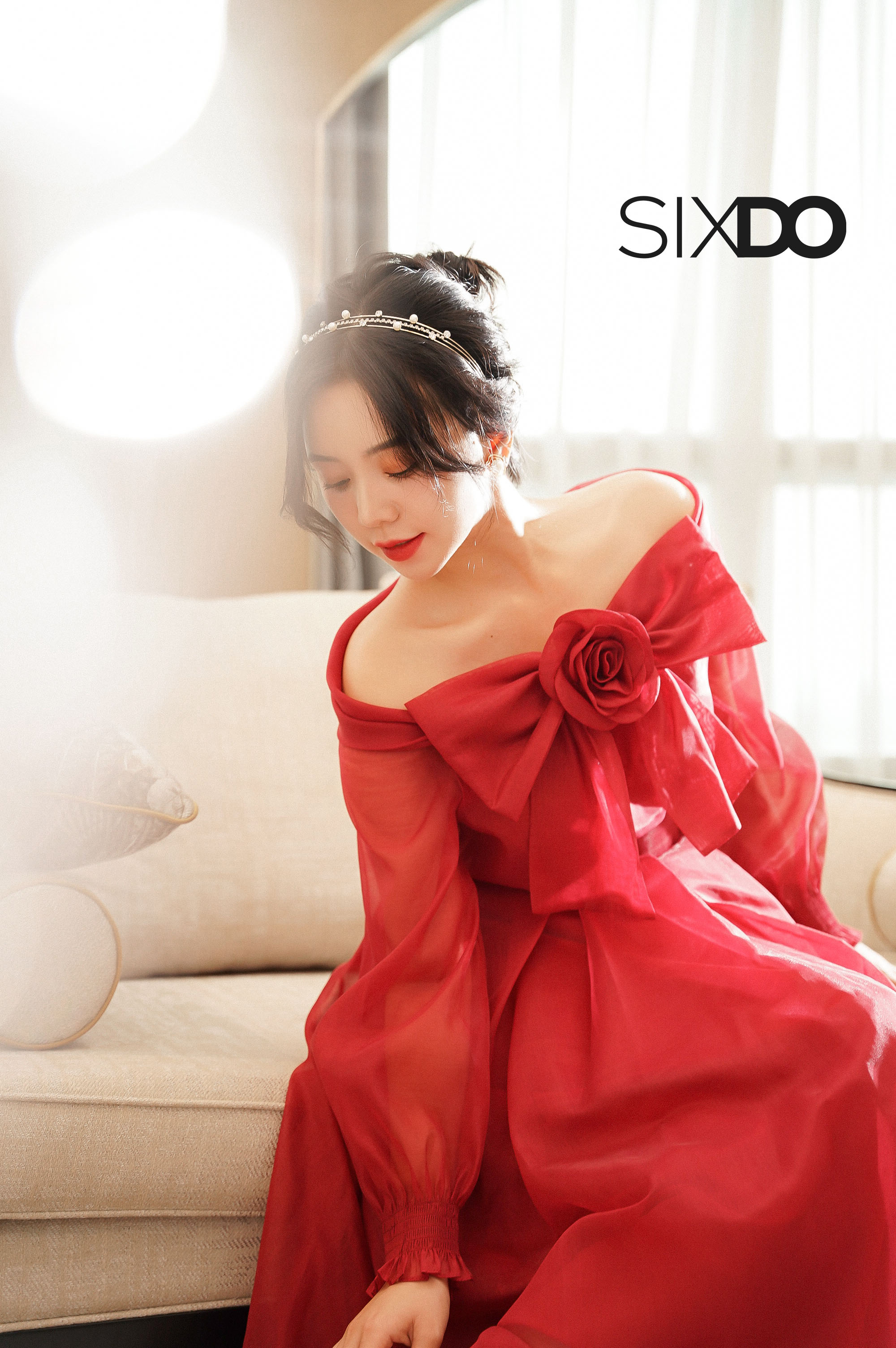 Chân váy đỏ tơ oganza xếp ly to SIXDO (Dark Red Box Pleated Midi Skirt)