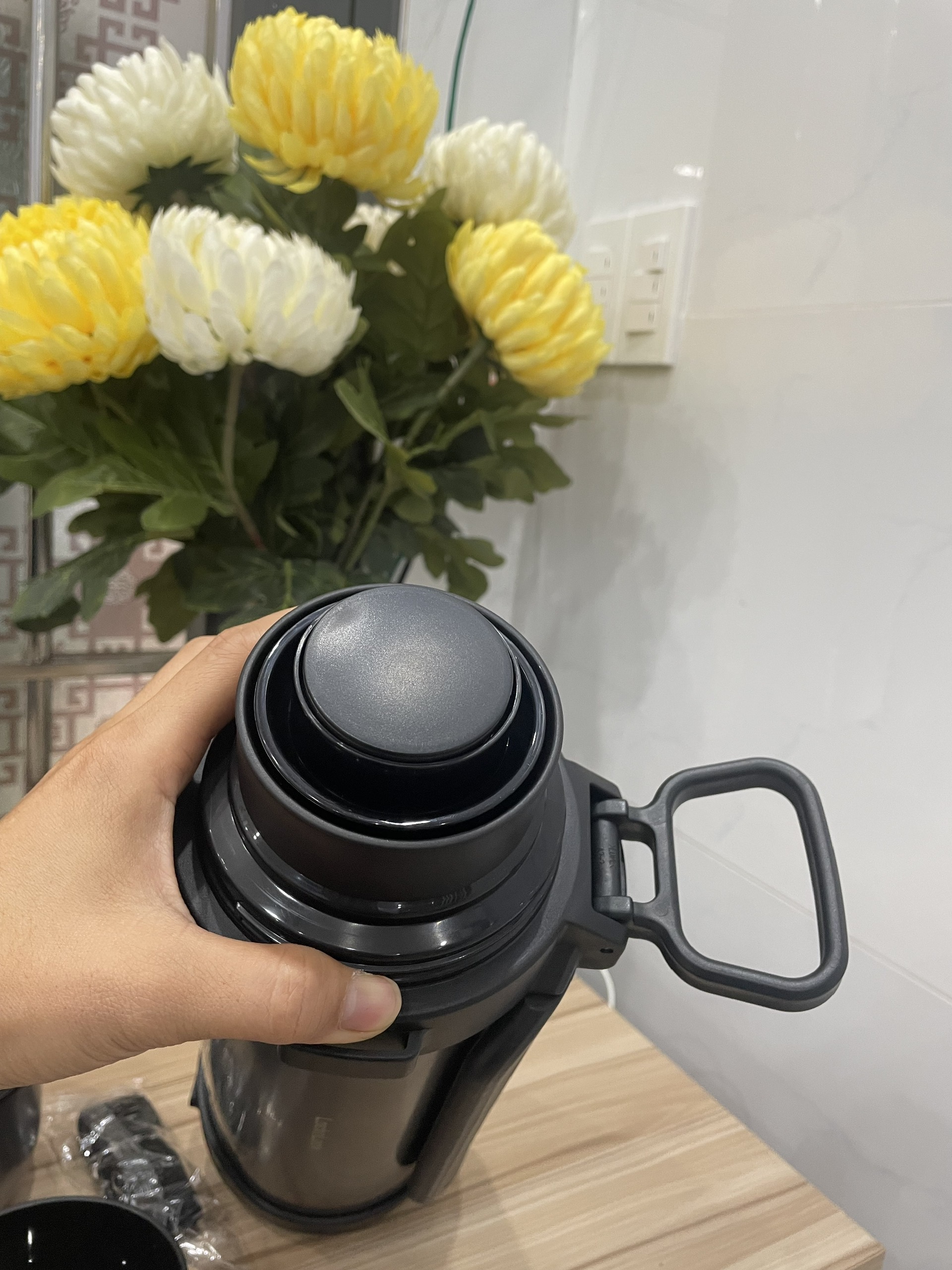 Bình giữ nhiệt LocknLock Easy Take Hot Tank 1.8L