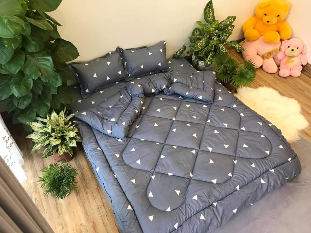 Bộ chăn phao ga gối 4 món,1 chăn 1 ga 2 vỏ gối nằm mẫu tam giác ghi