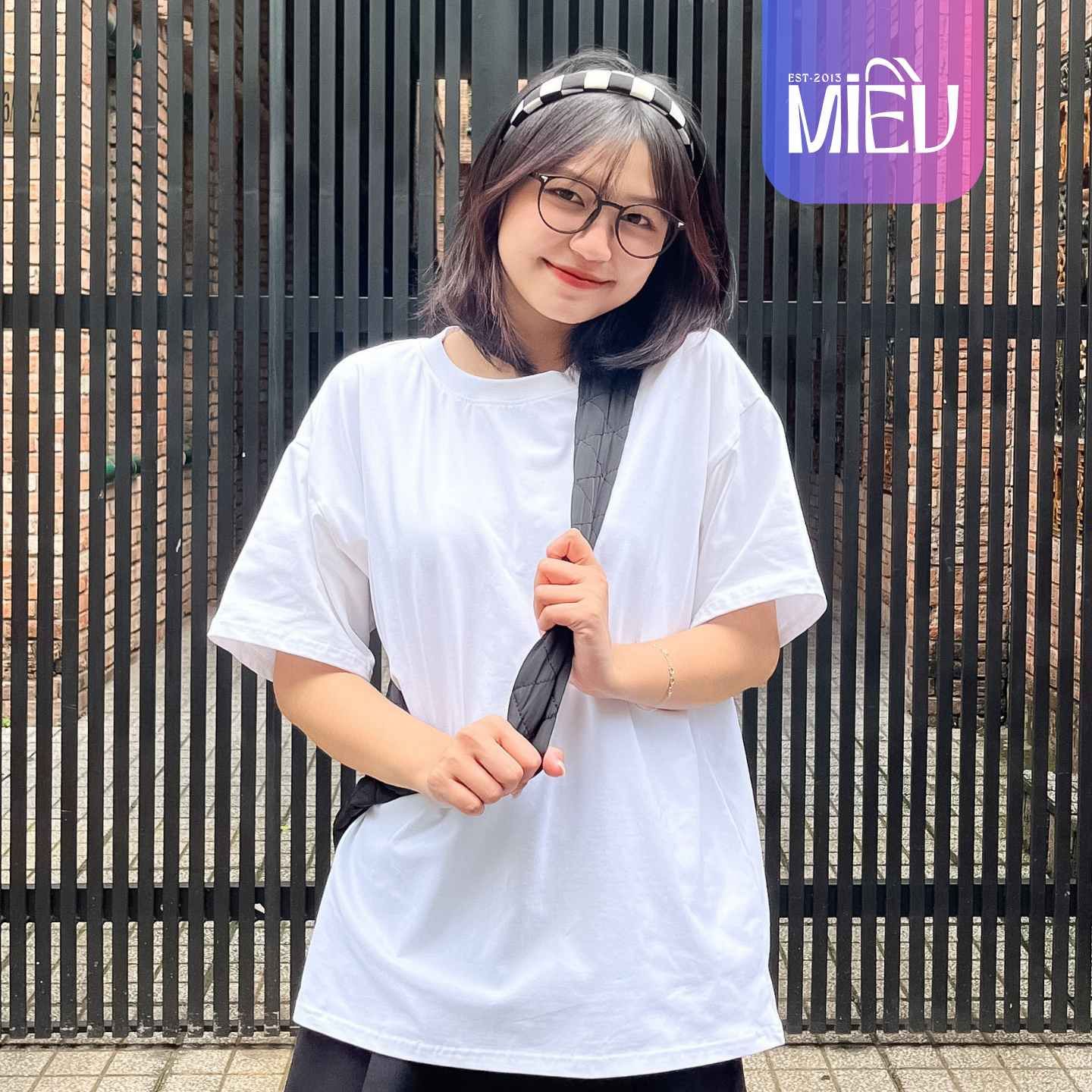 Áo thun unisex cổ tròn tay ngắn Basic 180 Miều Est.2013