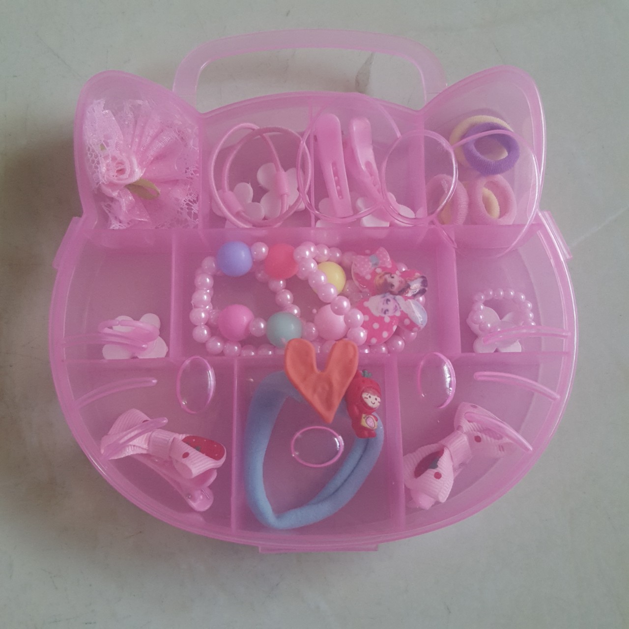 Hộp Hello kitty kèm cột tóc, kẹp mix nhiều mẫu cho bé