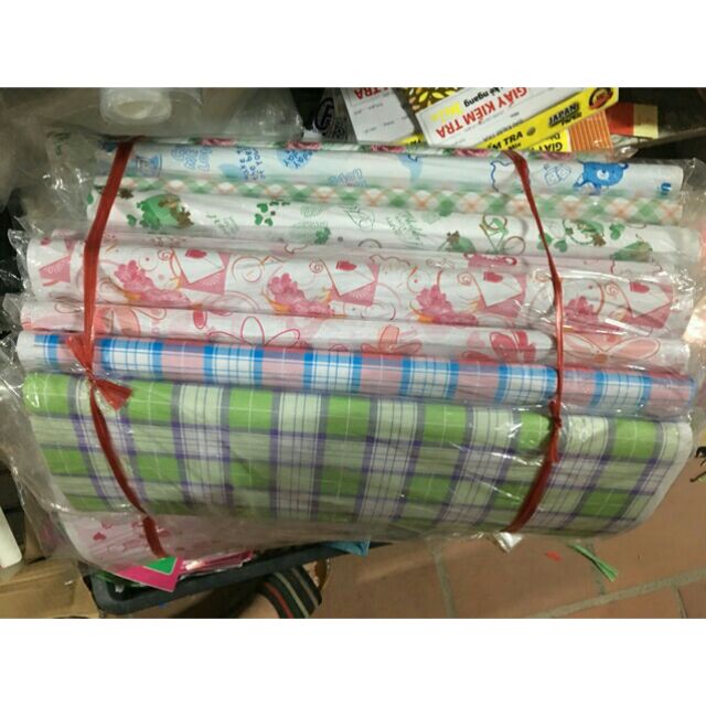 100 tờ giấy bọc quà 50k.