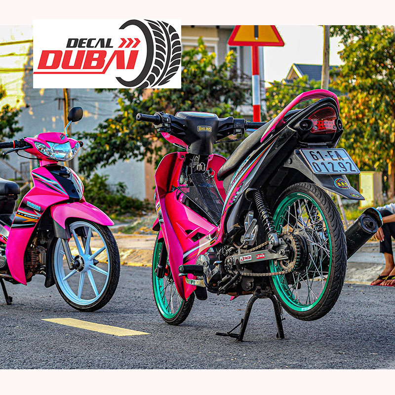 Tem Trùm Sirius Dán Xe Màu Hồng