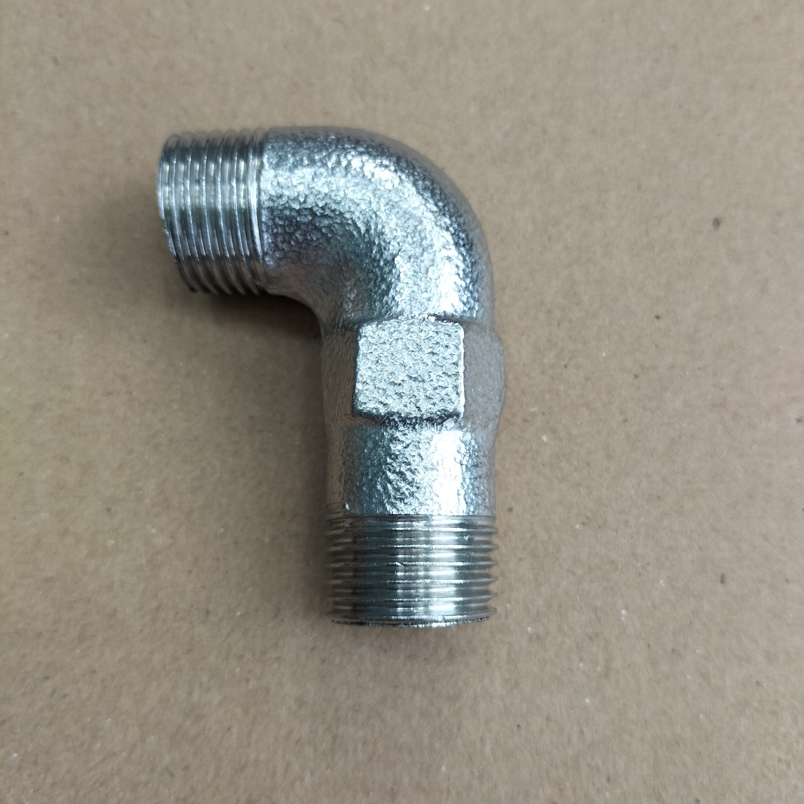 2 cái: Cút (góc) ren ngoài, loại ren 1/2 inch-21mm.