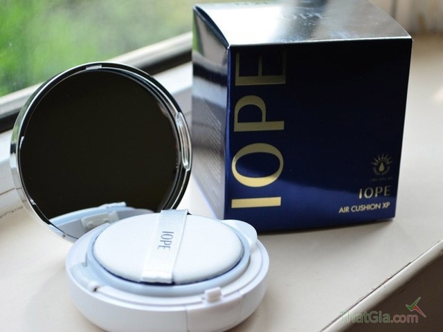 PHẤN NƯỚC IOPE TẶNG KÈM LÕI SƠ CUA