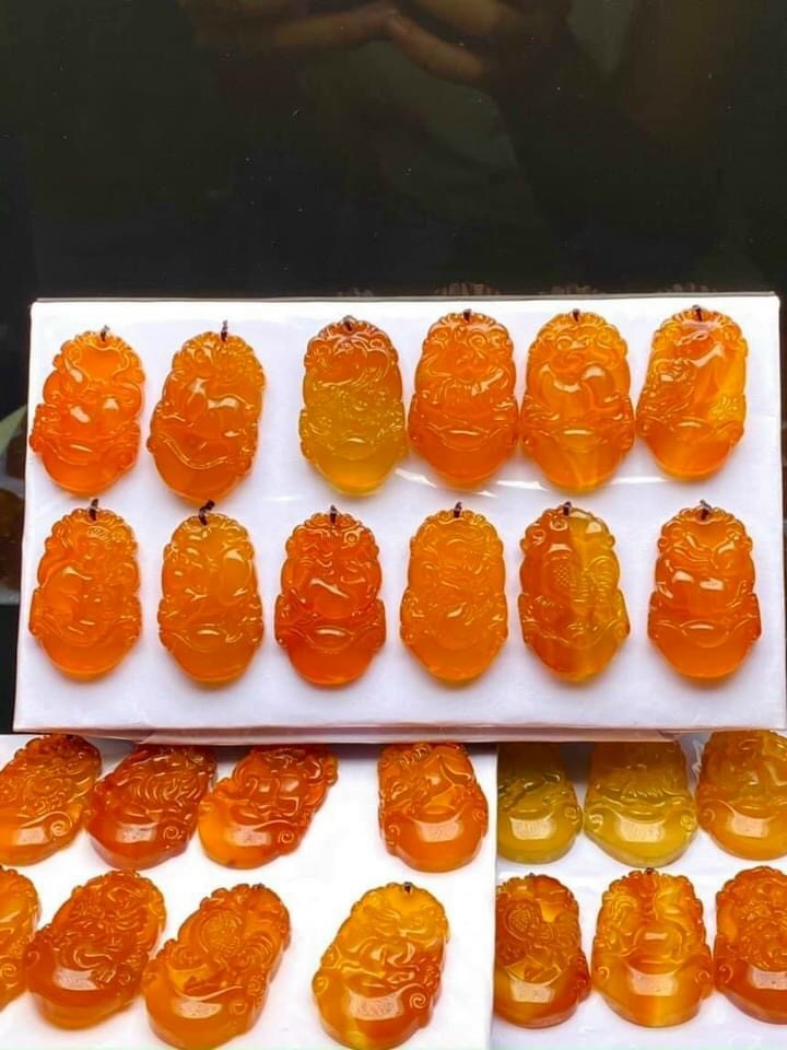 Mặt dây chuyền 12 con giáp phong thủy đá mã não đỏ