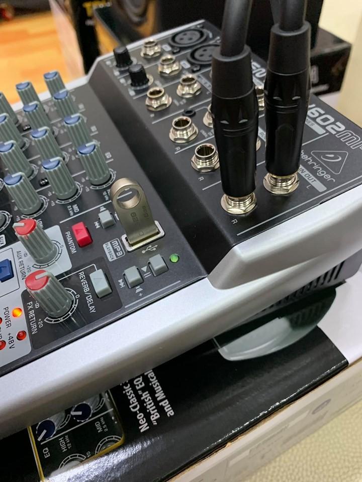 BÀN MIXER BEHRINGER QX602MP3