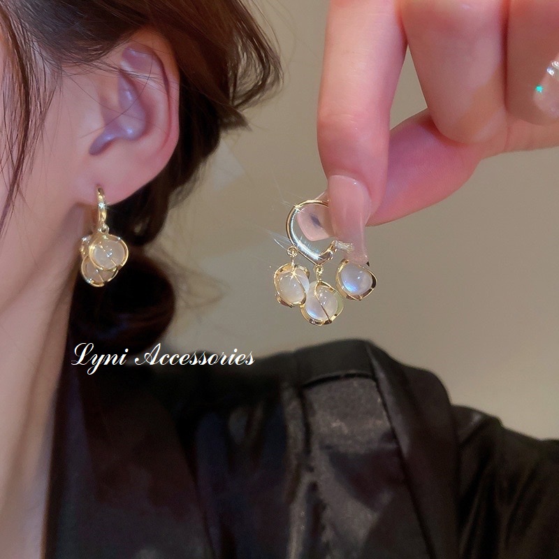 Bông tai đính đá Opal tinh tế