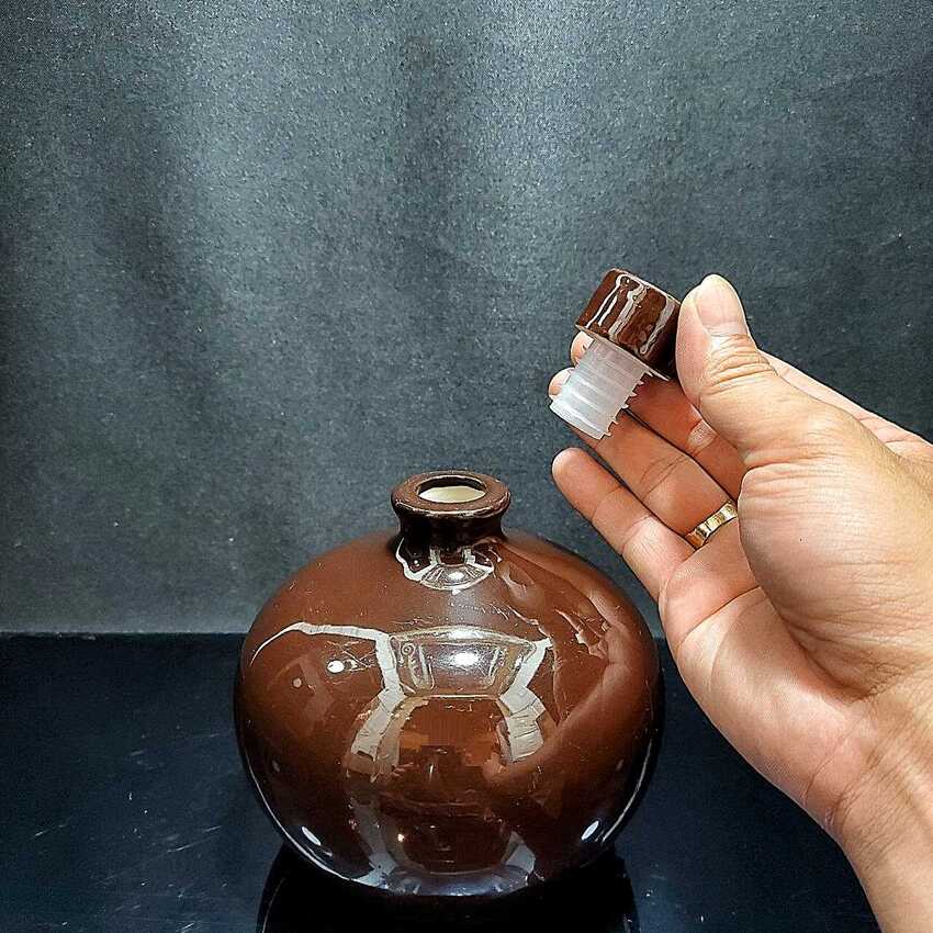 Nậm Rượu 500ML gốm men sứ Bát Tràng mẫu bầu tròn quả thị màu nâu đỏ - Nậm Rượu Bát Tràng cho giới sành tửu – Nậm Rượu Đẹp - Bình Đựng Rượu (L2)