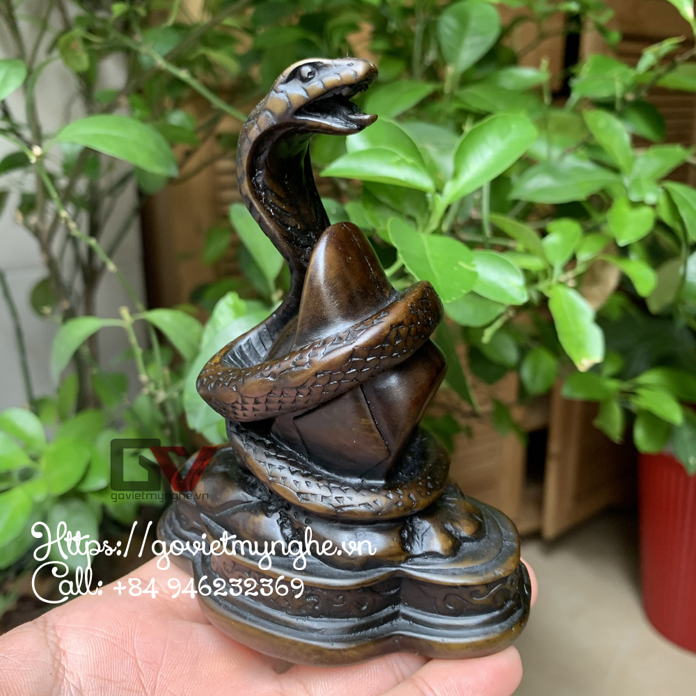 [HCM]Tượng đá Rắn phong thủy ôm tài lộc trang trí bàn làm việc - Chiều cao 11cm - Màu nâu đen