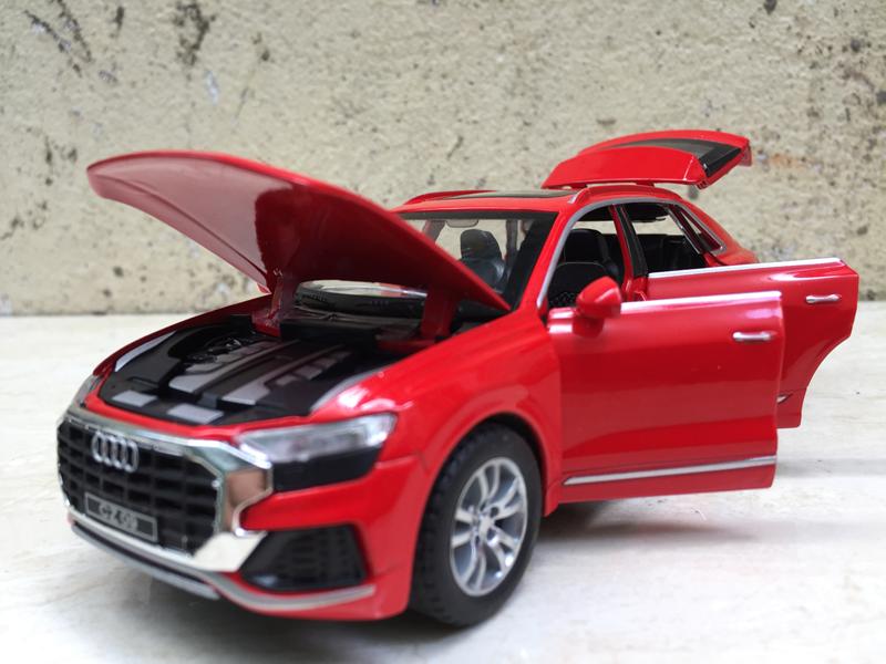 [HCM]Mô hình xe ô tô AUDI Q8 1:32