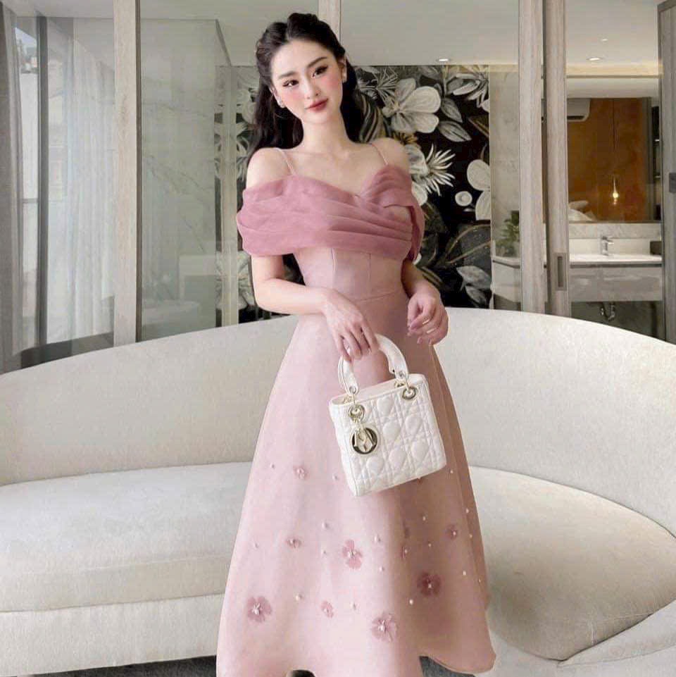 Đầm tafta nữ dáng dài xòe hai dây phối voan đính bông, Đầm phối voan ngực form dáng xòe đính hoa tiểu thư