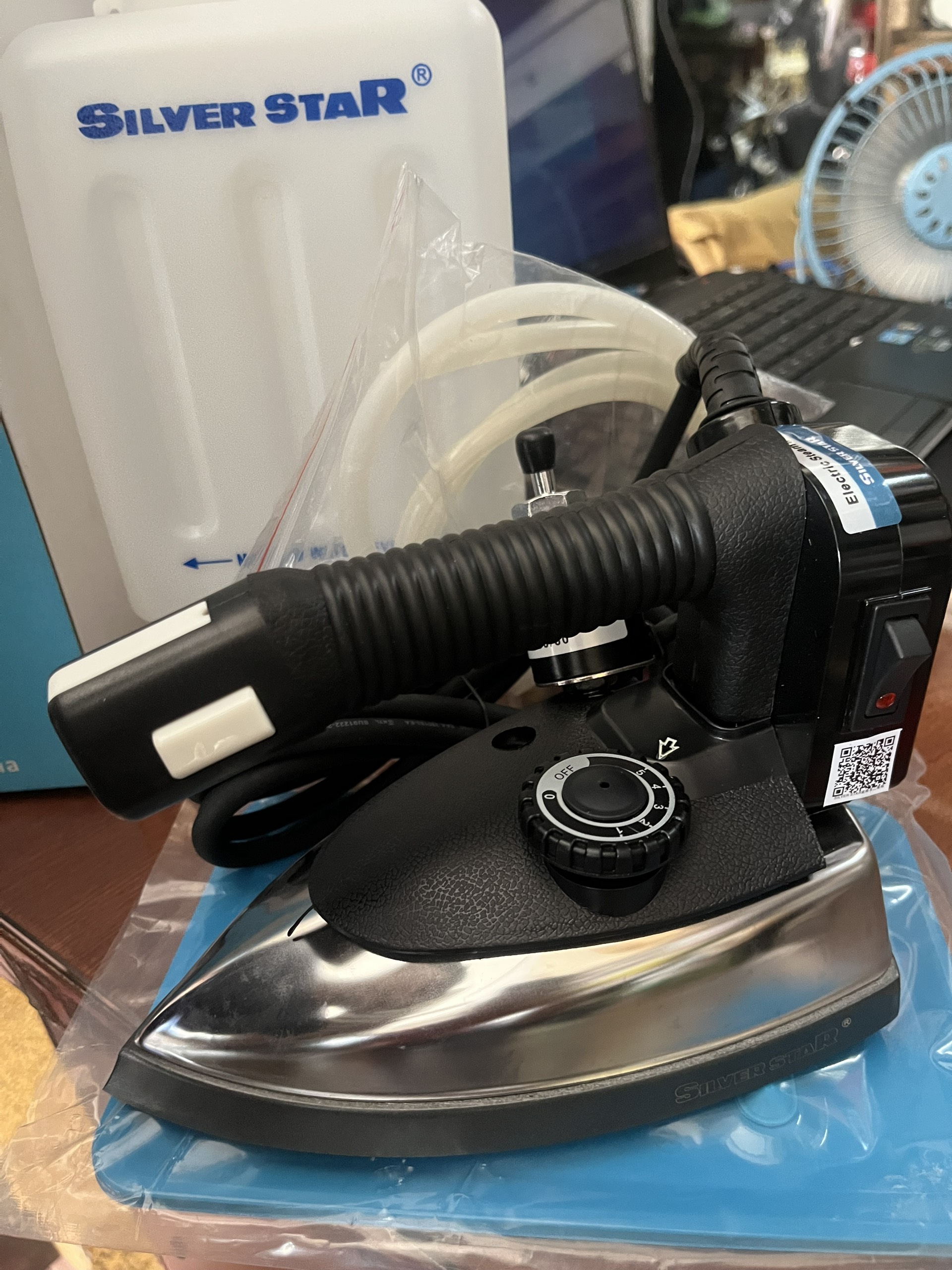 Bàn ủi bình nước treo ES-94A TQ