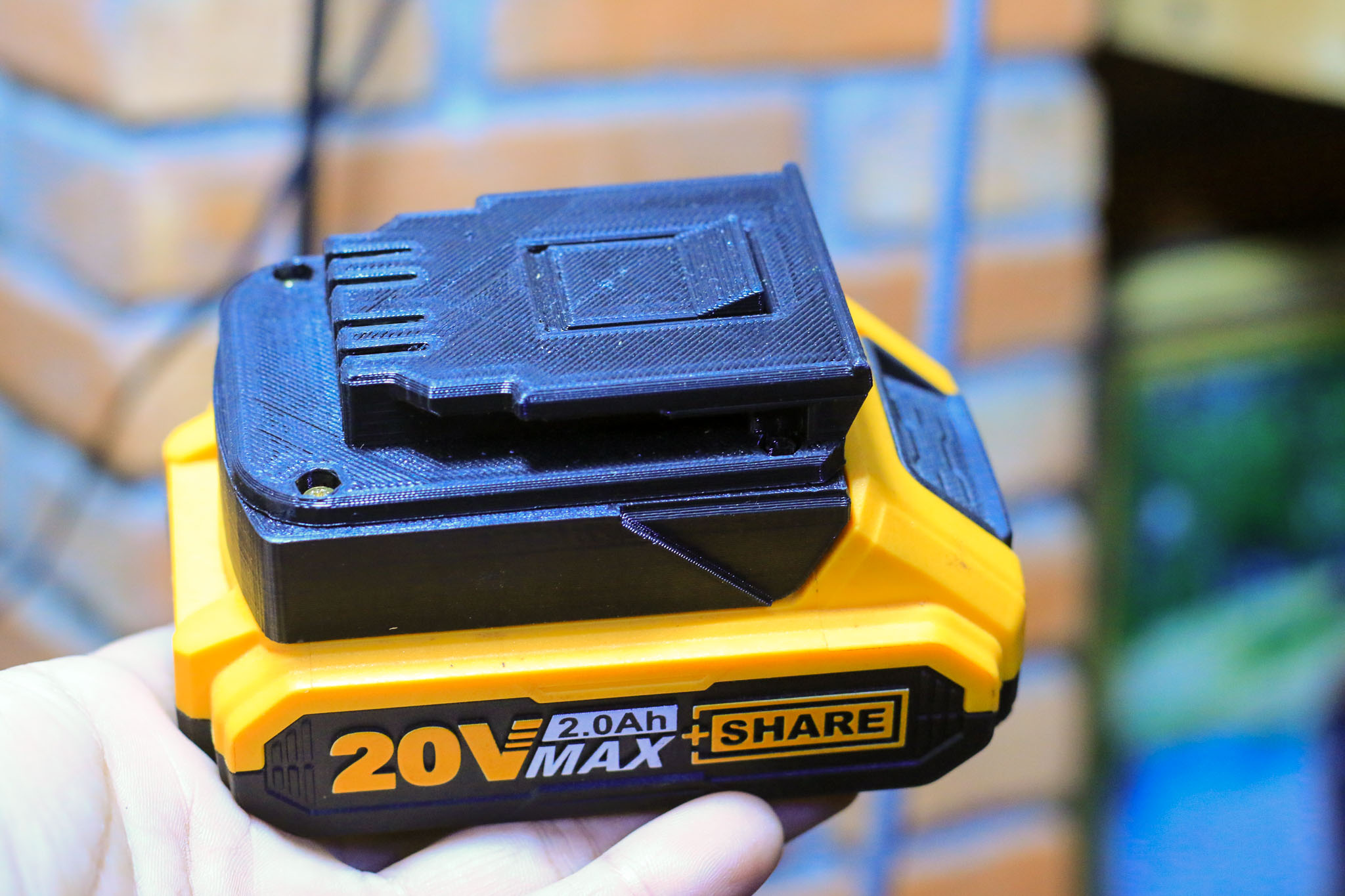 Ngàm chuyển pin Ingco - Total maxshare dùng cho máy dewalt 20v