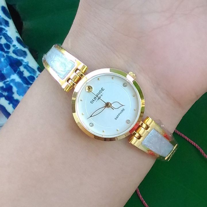 Đồng hồ Nữ Sunrise 9957SA dây vàng mặt trắng, kính sapphire, chống nước 3ATM