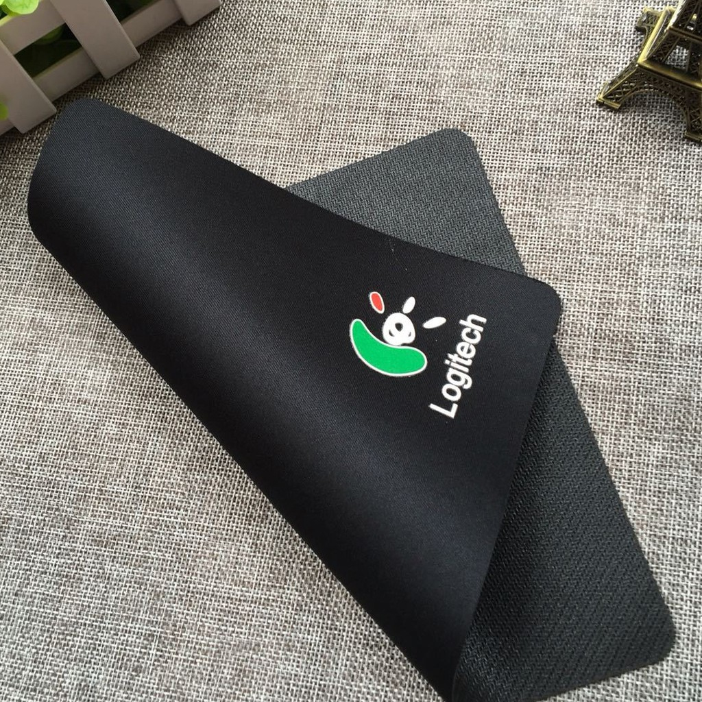 Tấm lót chuột máy tính logitech, lót chuột chống trượt mẫu cao cấp, bàn di chuột máy tính chất liệu tốt chống trượt.