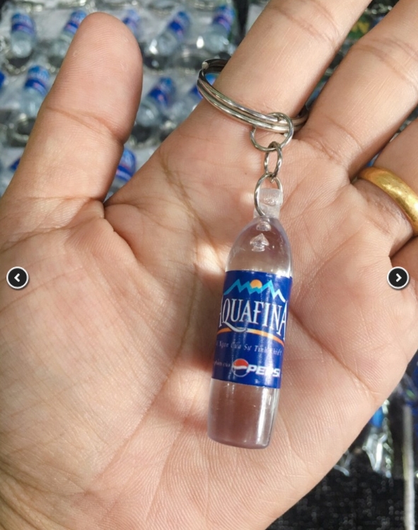 Móc khóa chai nước độc đáo