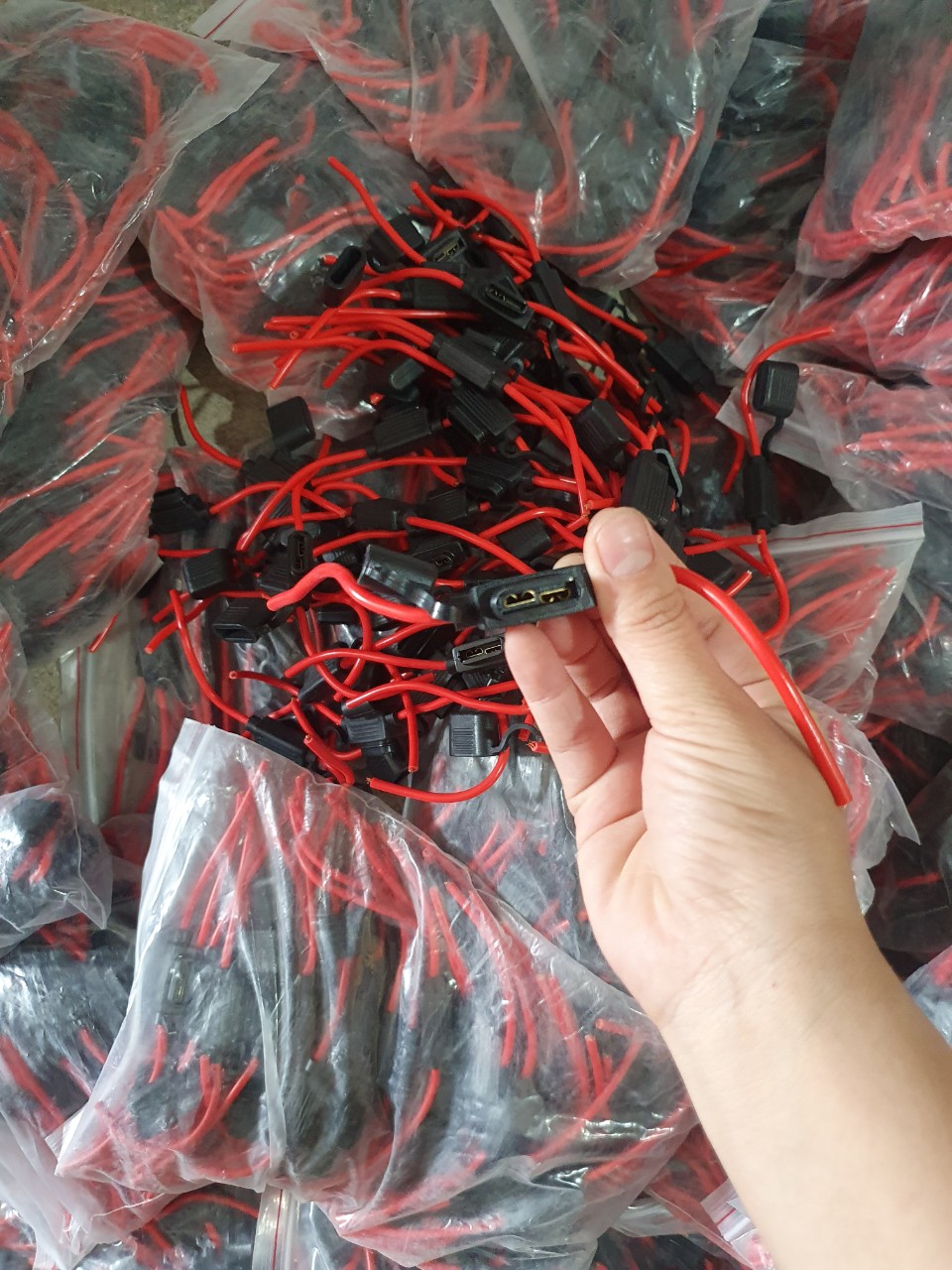 Dắt hộp đựng cầu chì to/ nhỏ