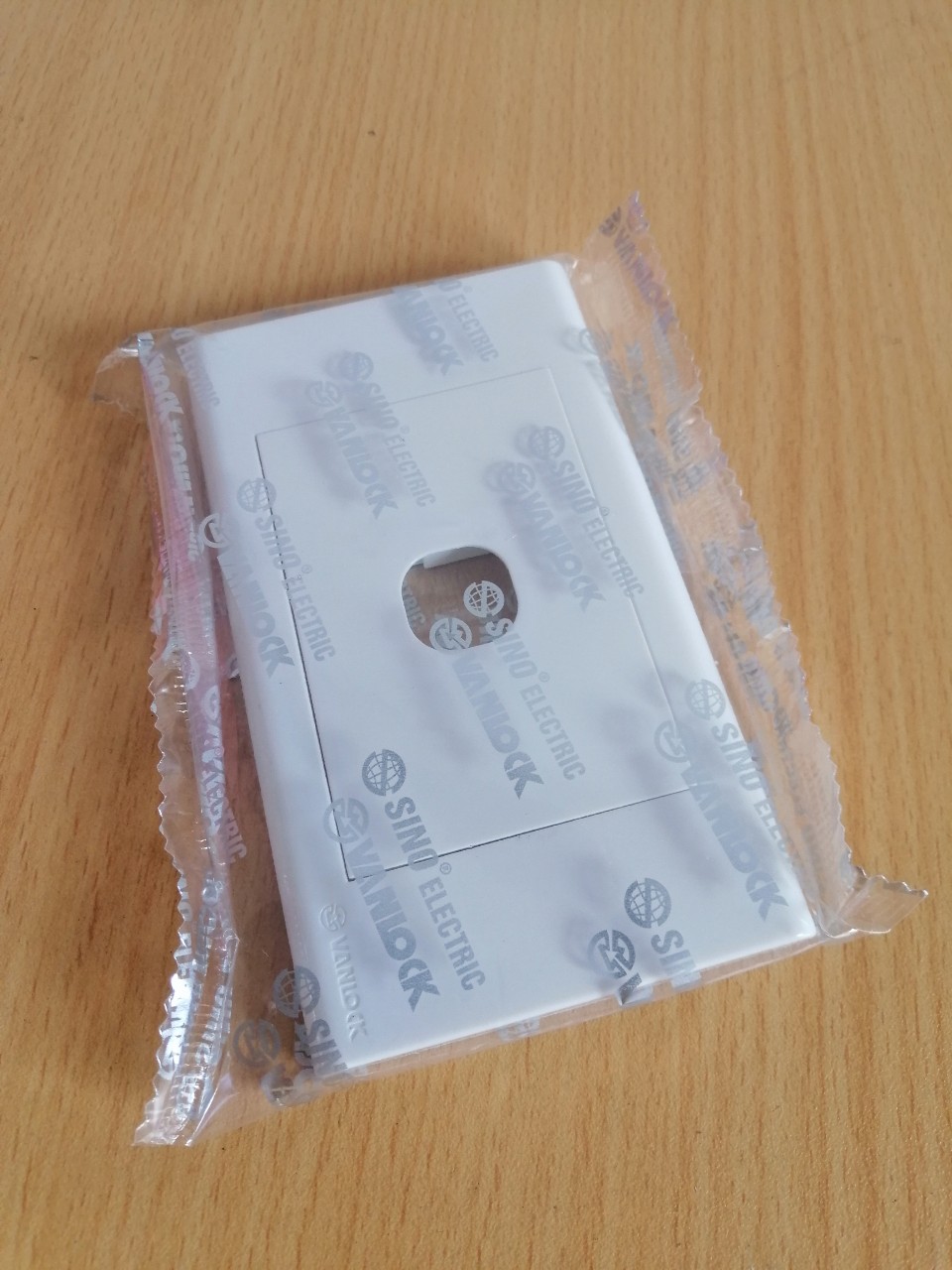 Mặt Ổ cắm Công tắc SINO VANLOCK âm tường