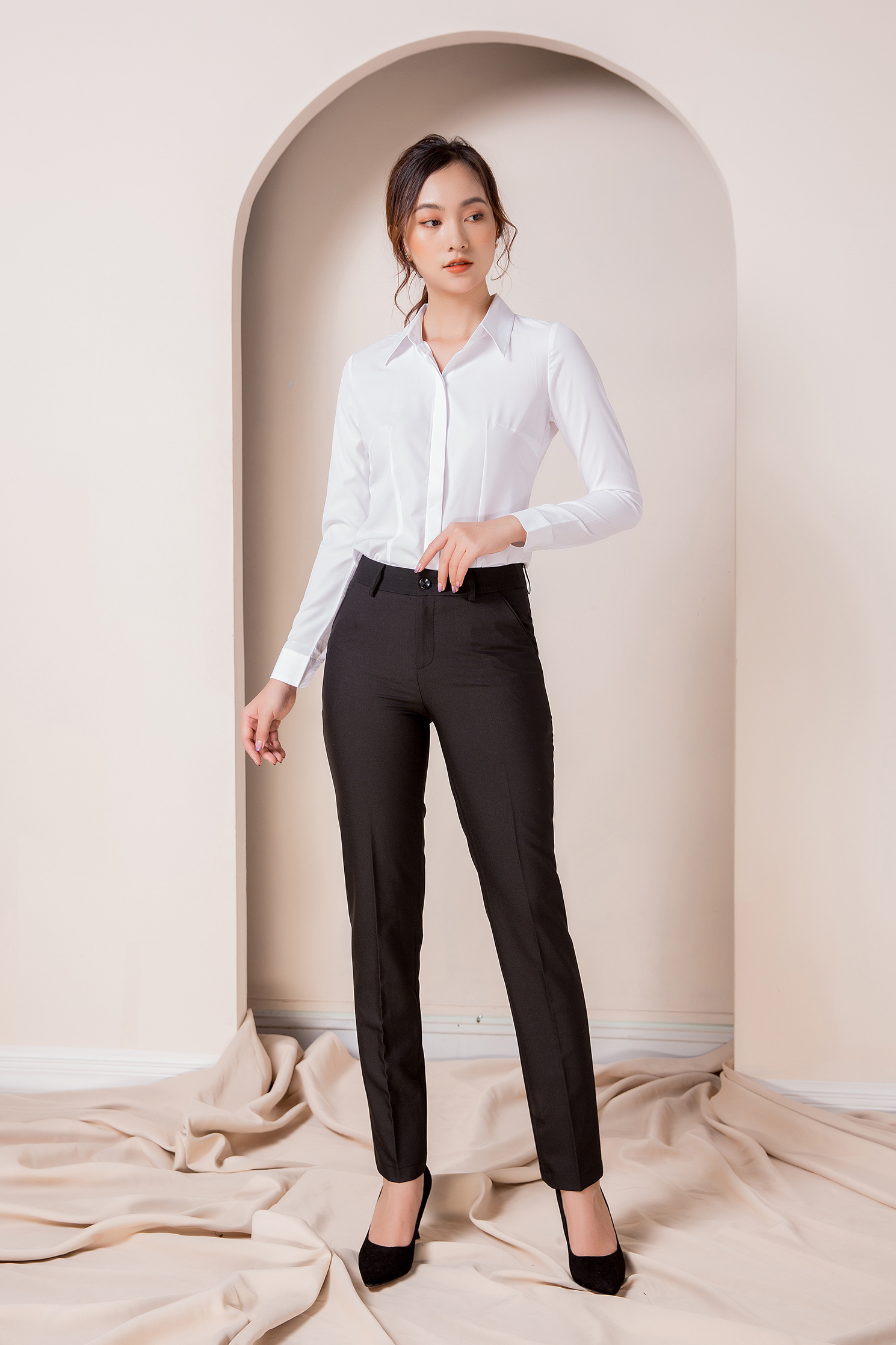 Áo sơ mi trắng nữ LUPERI LFSM168 cổ đức tay dài triết eo chất liệu lụa Silk co giãn thoải mái, mềm mại, áo sơ mi tay lỡ, sơ mi lụa, áo sơ mi kiểu nữ, áo sơ mi công sở, áo sơ mi tay ngắn nữ, áo sơ mi nữ đẹp LFSM168