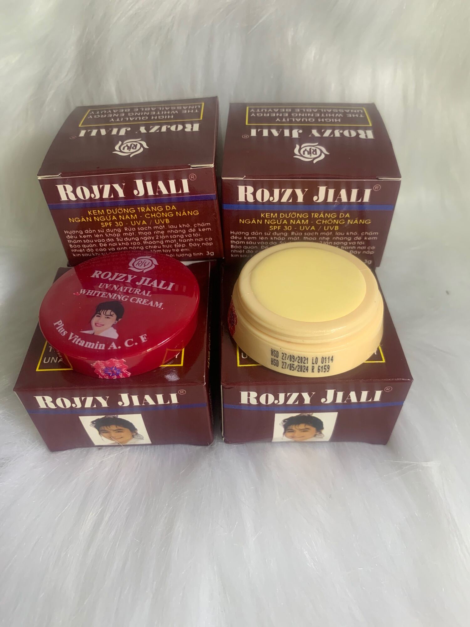 Kem Dưỡng Trắng Da Rojzy Jiali Bông Hồng Nâu