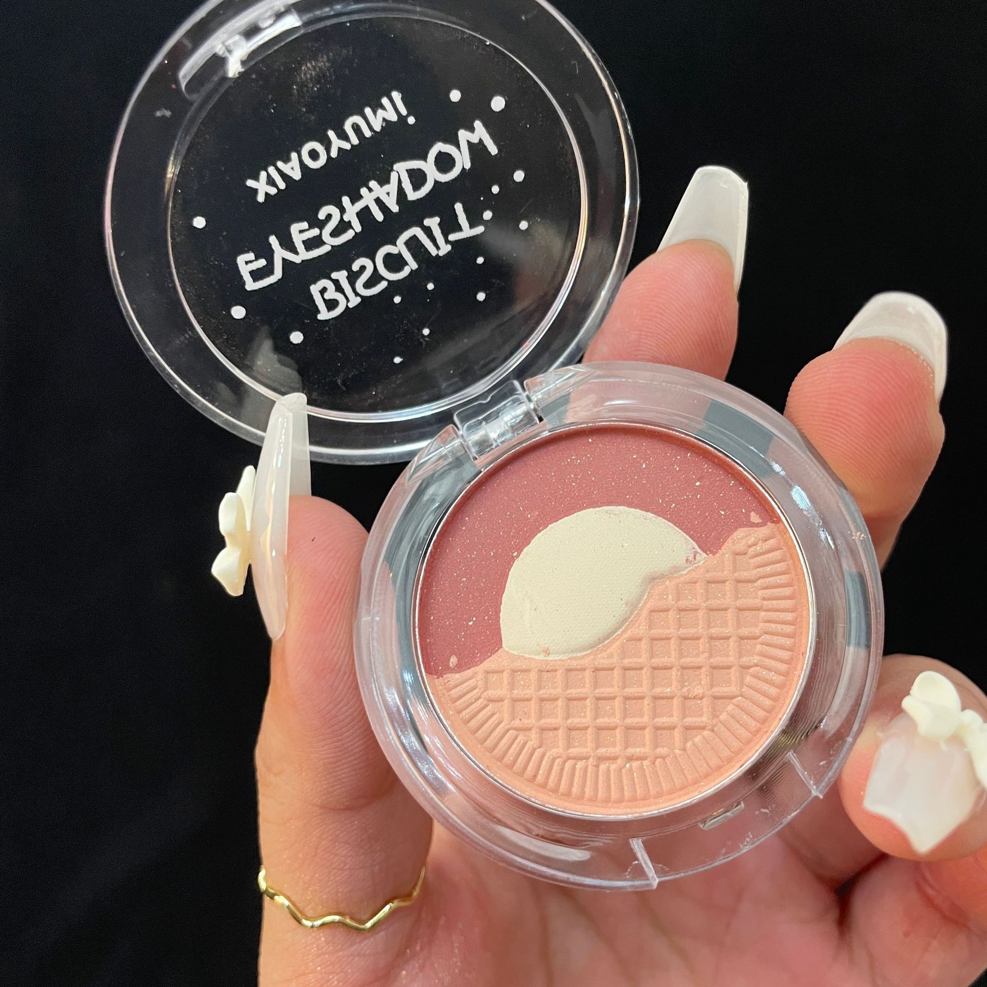 Phấn mắt tròn biscuit 3 màu xiaoyumi nội địa trung lila pmbiscuite26