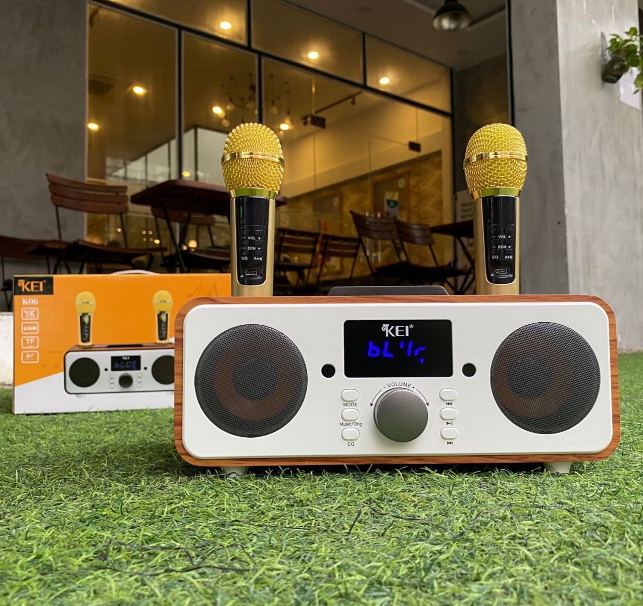 Loa karaoke bluetooth KEI K06, Tặng kèm 2 micro không dây có màn hình LCD - Sạc pin ngay trên micro, thiết kế sang trọng, Chỉnh EQ, echo trên micro dễ dàng - Đầy đủ cổng kết nối USB, AUX, TF card - Loa xách tay du lịch cực chất