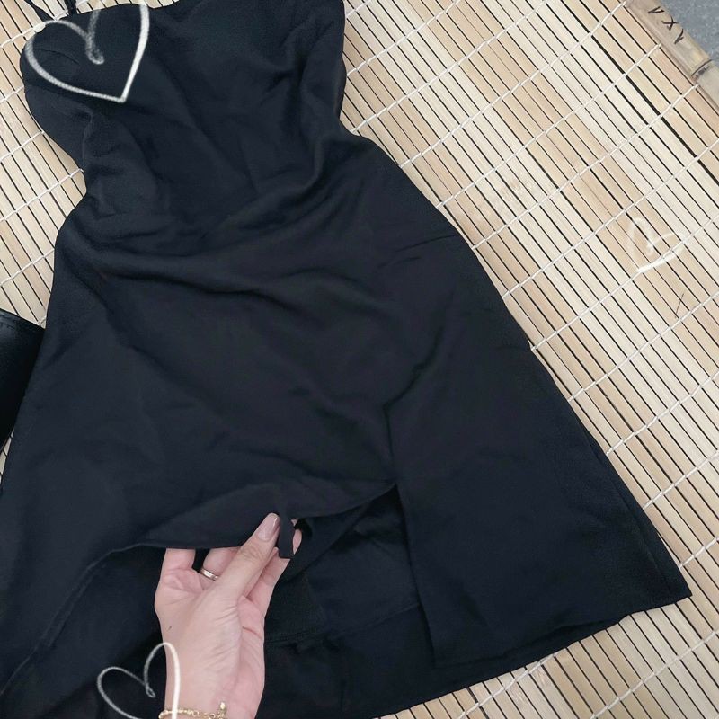 ĐẦM ĐEN HAI DÂY HỞ LƯNG