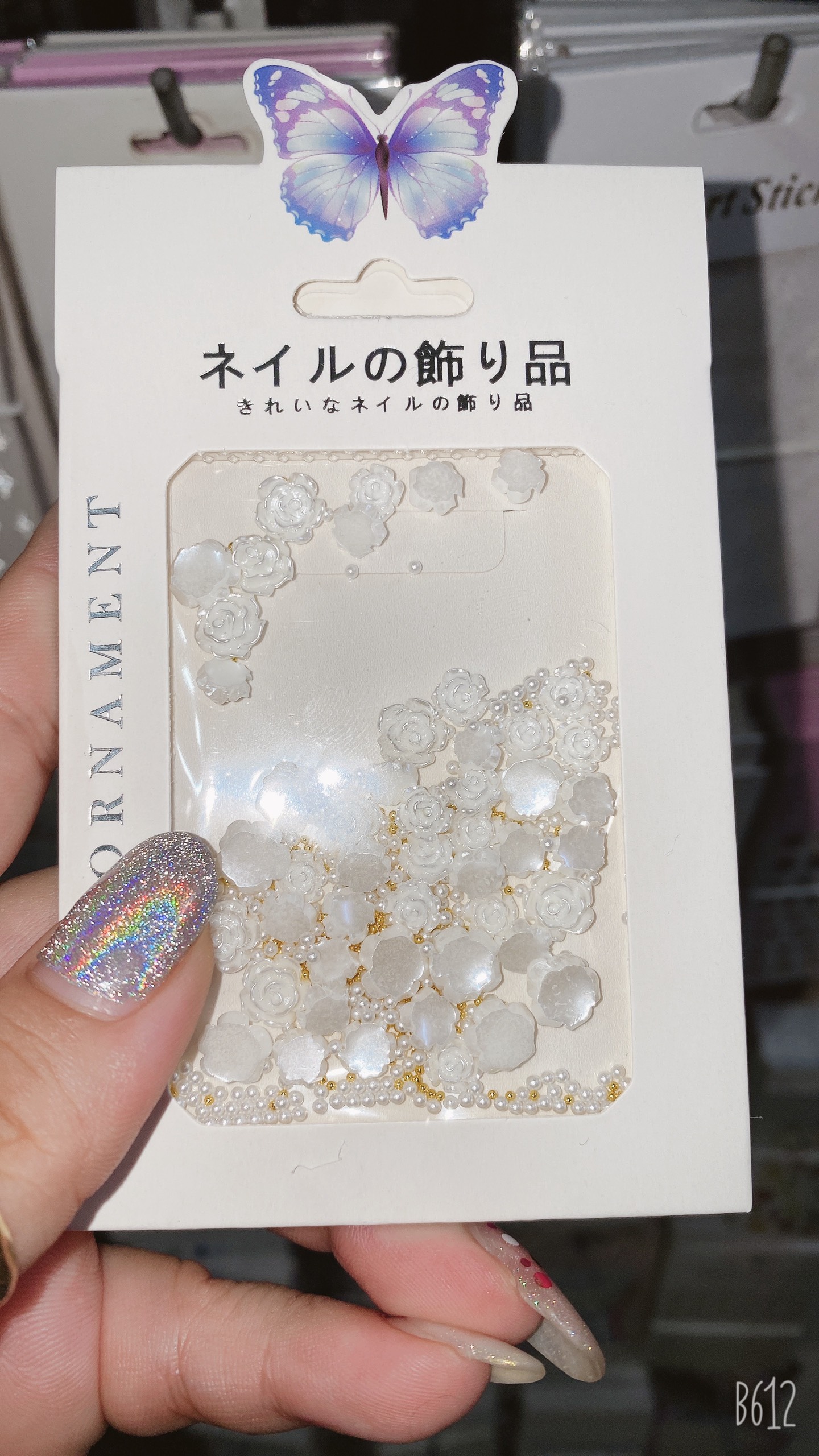 Set charm hoa hồng trắng có bi trang trí nail, trang trí móng