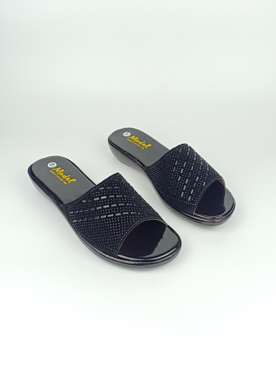 DÉP CHO MẸ ĐẾ XUỒNG QUAI ĐÁ ĐEN CÓ SIZE LỚN 40-43
