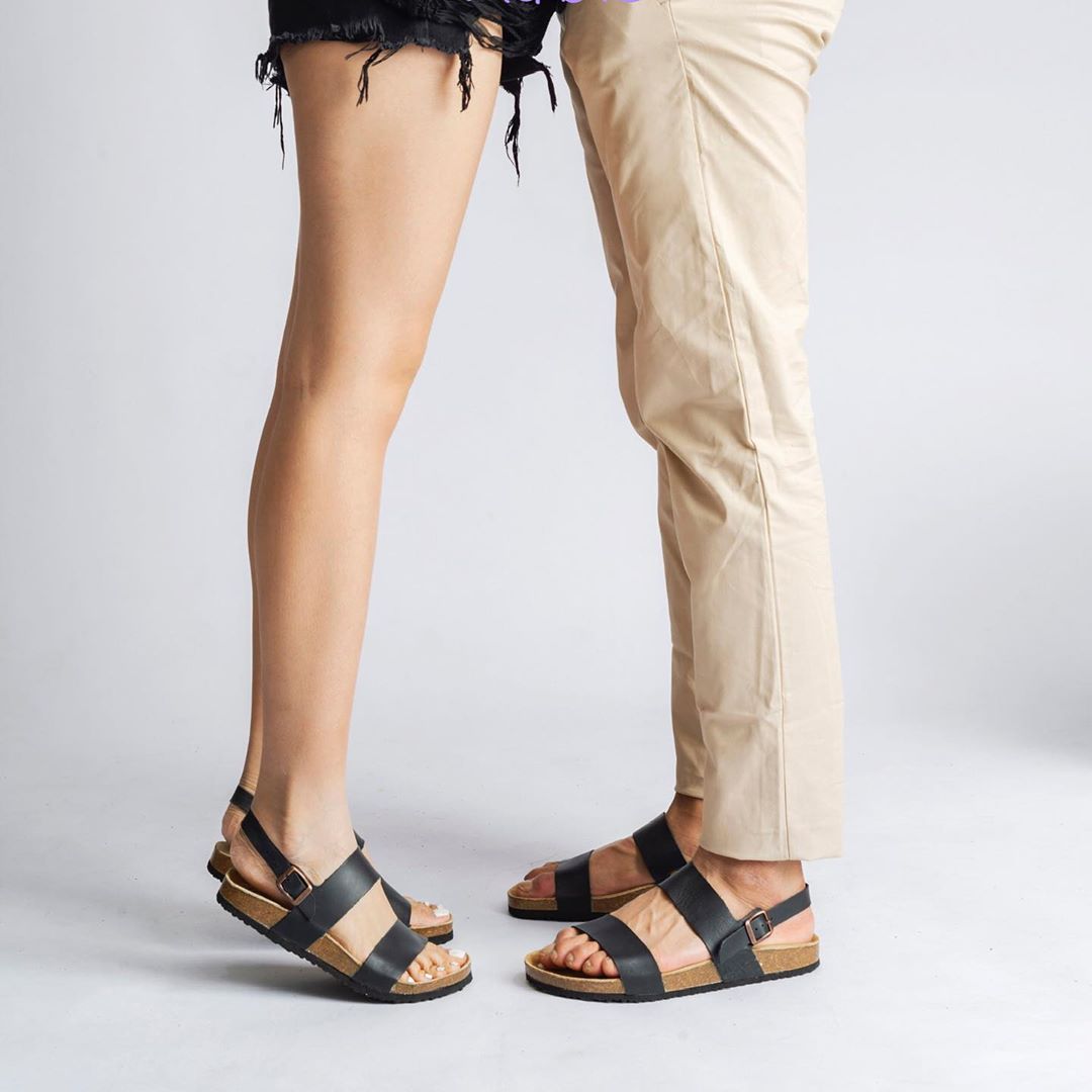 Giày Sandal đế trấu unisex 2 quai da pu đen