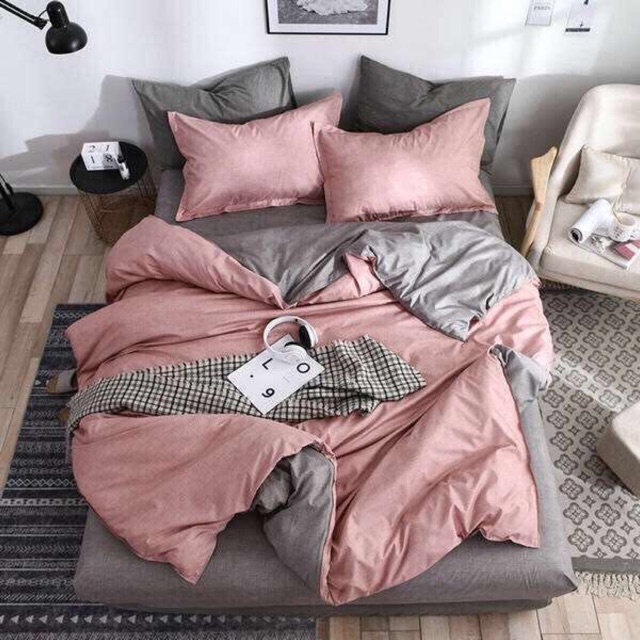 Bộ chăn ga gối cotton hoạ tiết Hồng vỏ đỗ phối ghi. Set cotton poly nhập khẩu 4 món chất liệu cao cấp. Rất mềm mịn, mát.