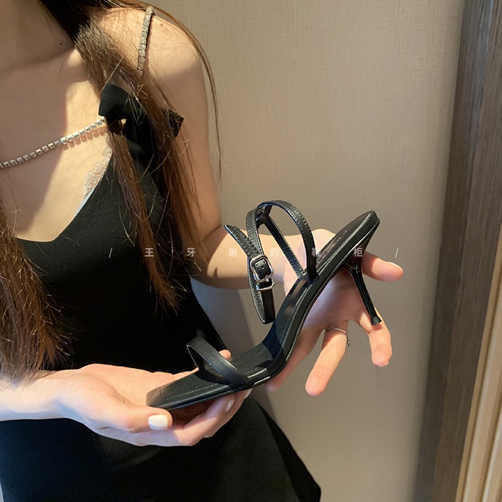 Giày sandal quai ngang mảnh gót nhọn 7 phân