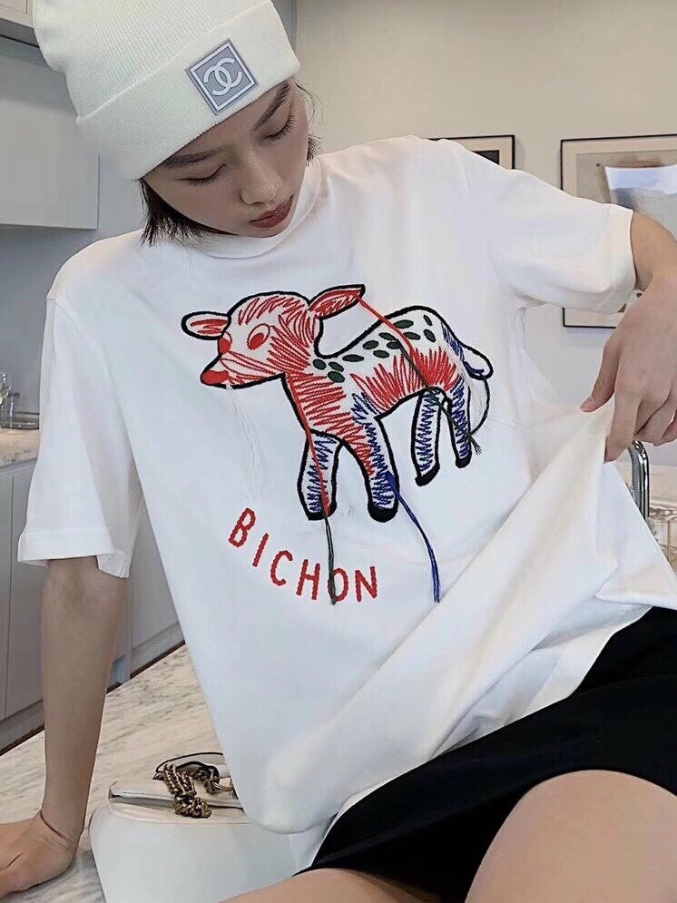 Phông thêu hình hàng Qccc