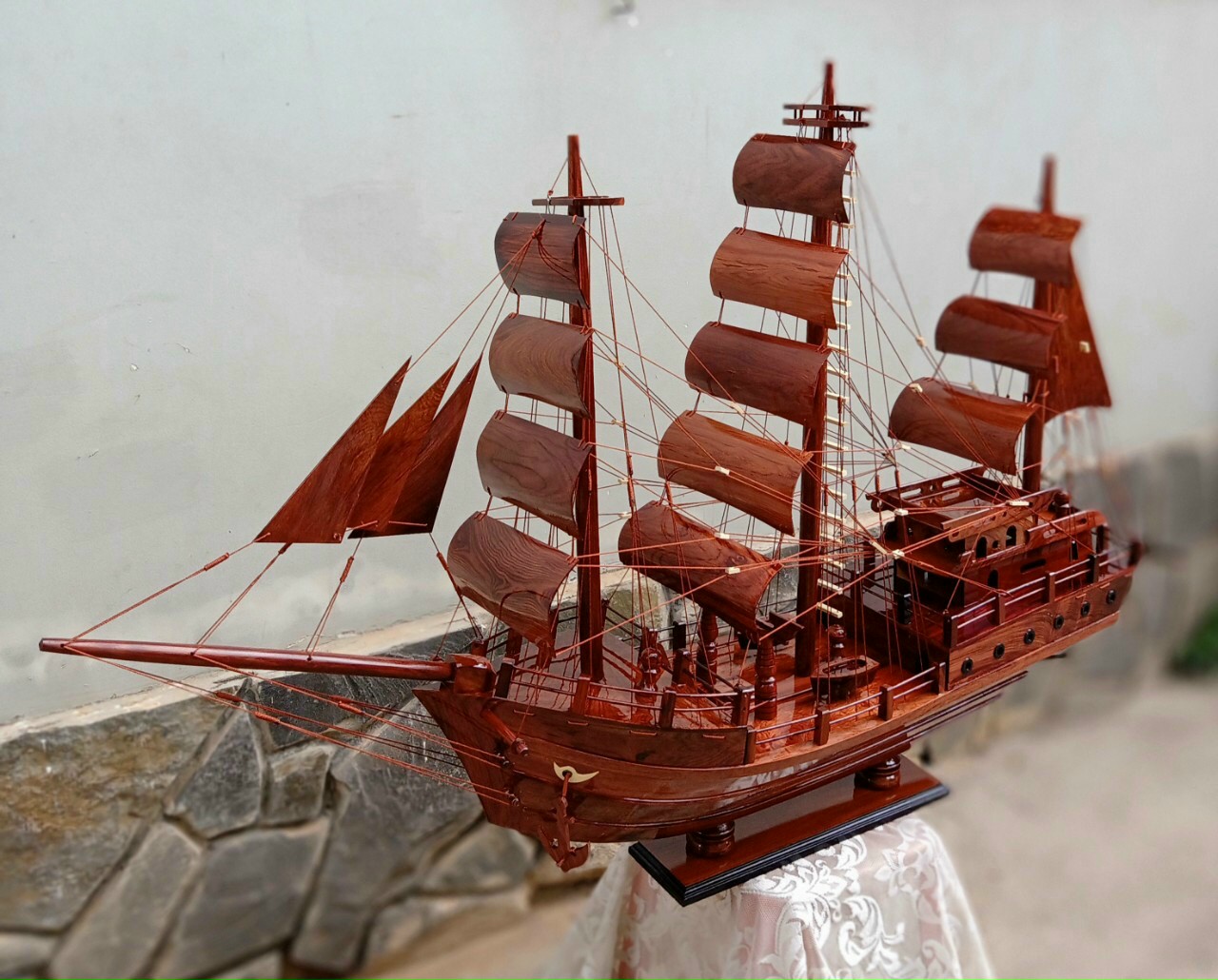 Thuyền buồm bằng gỗ hương- thuyền gỗ phong thuỷ- thuận buồn xuôi gió ngang 60cm